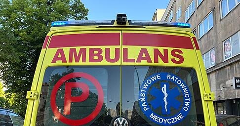 Bei einem Autorennen in Polen ist es zu einem schweren Unfall mit Verletzten gekommen.
