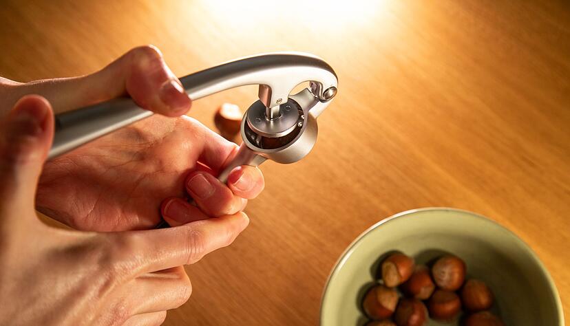 Schritt 2: Pressen, bis es knackt.