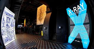 Die Ausstellung "X-Ray - Die Macht des Röntgenblicks" im Weltkulturerbe  Völklinger Hütte widmet sich der Geschichte des Röntenblicks in Medizin, Kunst und Kultur.