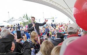 Newcomer Vincent Gross begeistert sein Publikum schon um die Mittagszeit. Newcomer Vincent Gross begeistert sein Publikum schon um die Mittagszeit.