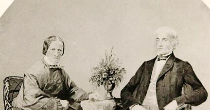 In der Zeit um 1860 ist das älteste Foto der Gemeinde Pfedelbach entstanden. Es lag einst einem der Gedichtbände "Lehriaden" bei und zeigt den einstigen Pfedelbacher Adlerwirt und Dichter Johann Lehr und seine Frau Regine.
Fotos: Bettina Hachenberg