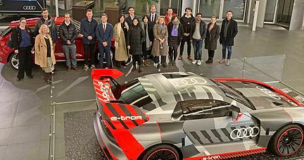 Eine Delegation aus Oxford mit Vertretern der TUM Heilbronn war diese Woche zu Besuch bei Audi in Neckarsulm.
Foto: privat Eine Delegation aus Oxford mit Vertretern der TUM Heilbronn war diese Woche zu Besuch bei Audi in Neckarsulm.
Foto: privat