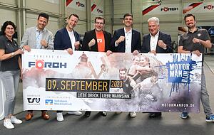 Viel Vorfreude (von links): Jutta Kutschera, Steffen Carle, Johann Reti, Alexander Britsch, Bürgermeister Andreas Konrad, Helmut Hönig, Stefan Rüdele.
Foto: Plückthun Viel Vorfreude (von links): Jutta Kutschera, Steffen Carle, Johann Reti, Alexander Britsch, Bürgermeister Andreas Konrad, Helmut Hönig, Stefan Rüdele.
Foto: Plückthun