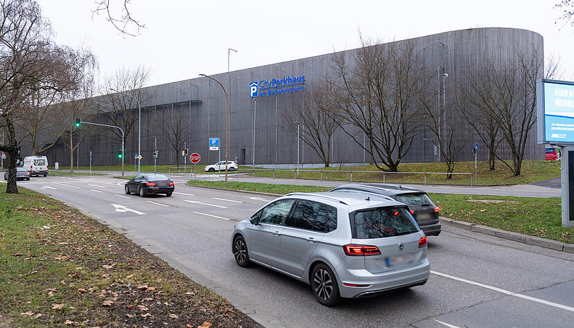 Das City-Parkhaus am Bollwerksturm in Heilbronn soll abgerissen werden. Es muss der Erweiterung des Bildungscampus Richtung Innenstadt weichen.