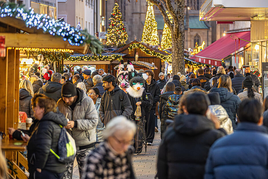 Manche Händler monieren gar die hohen Sicherheitsmaßnahmen rund um den Heilbronner Weihnachtsmarkt, die potenzielle Innenstadt-Besucher abhalten könnten. Manche Händler monieren gar die hohen Sicherheitsmaßnahmen rund um den Heilbronner Weihnachtsmarkt, die potenzielle Innenstadt-Besucher abhalten könnten.