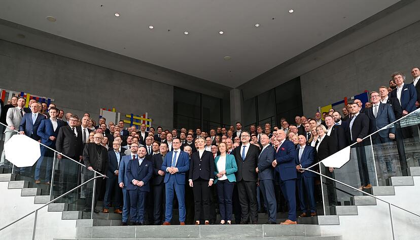 Der Anteil von Menschen mit Migrationshintergrund ist in keiner Fraktion so niedrig wie bei der AfD.