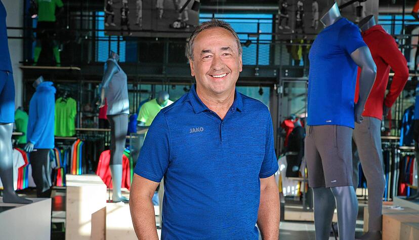 Rudi Spr&uuml;gel gr&uuml;ndete 1989 die Sportartikelfirma Jako in seiner Garage. Bald zog er nach Hollenbach. Er wei&szlig; die Vorz&uuml;ge des l&auml;ndlichen Raums zu sch&auml;tzen. Foto: privat