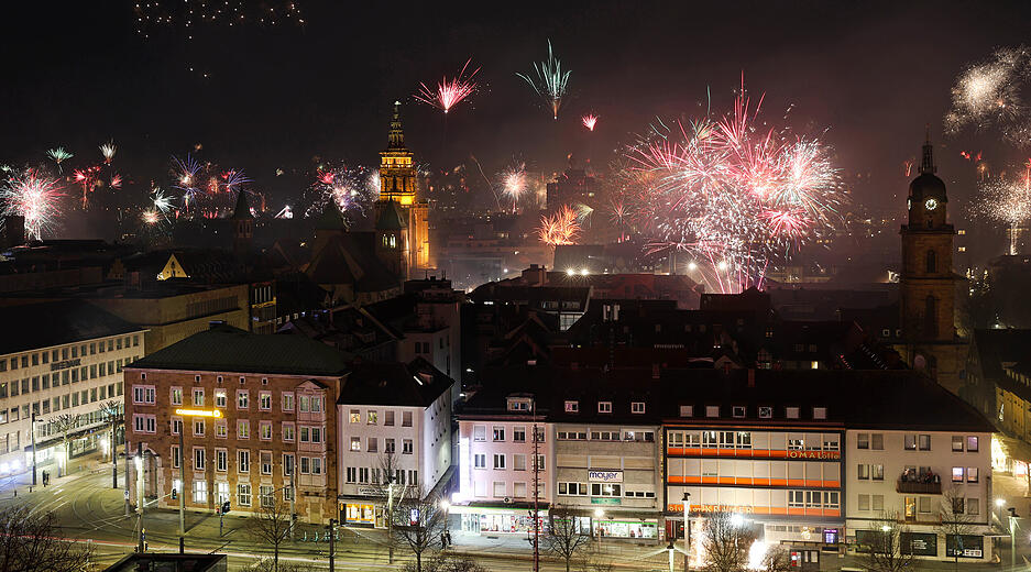 Besonders gut sichtbar war das Spektakel von der Skybar des Heilbronner Parkhotels aus. Besonders gut sichtbar war das Spektakel von der Skybar des Heilbronner Parkhotels aus.