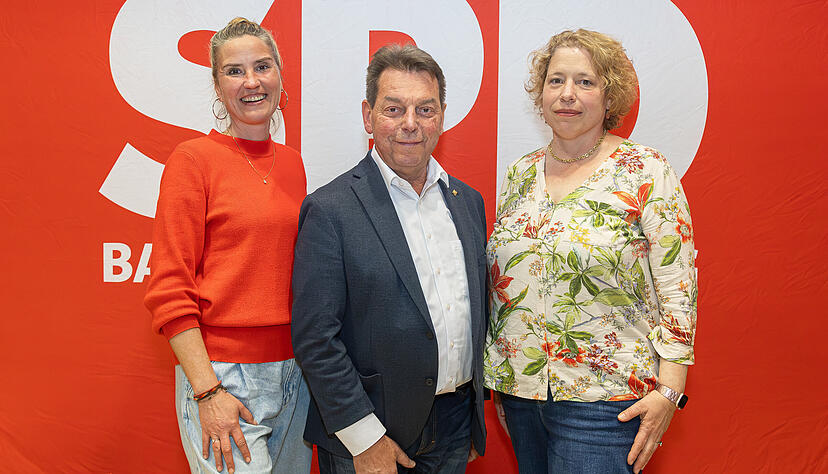 Bettina Fischer (Eppingen), Klaus Ranger (Neckarsulm) und Tanja Sagasser-Beil (Heilbronn, von links) sind über das Abschneiden der SPD alles andere als erfreut. Bettina Fischer (Eppingen), Klaus Ranger (Neckarsulm) und Tanja Sagasser-Beil (Heilbronn, von links) sind über das Abschneiden der SPD alles andere als erfreut.