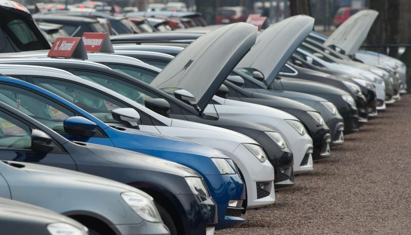 Beim Gebrauchtwagenkauf besteht nicht immer Anspruch auf Gewährleistung - beim Kauf eines Firmenwagens beispielsweise. Beim Gebrauchtwagenkauf besteht nicht immer Anspruch auf Gewährleistung - beim Kauf eines Firmenwagens beispielsweise.