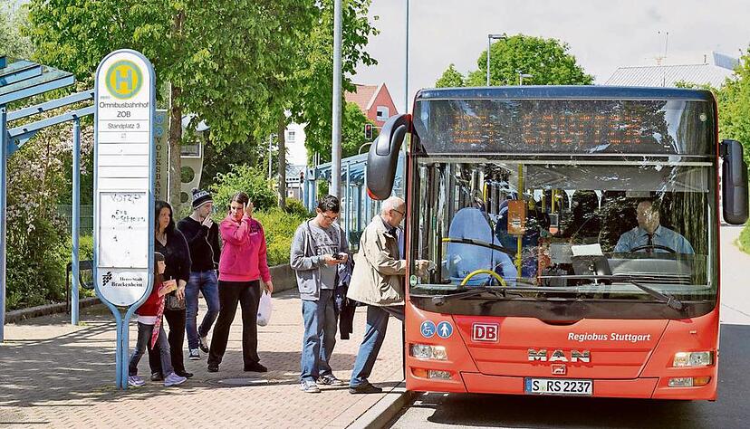 Um- und Einsteigen am Brackenheimer Rondell: Zum Fahrplanwechsel im Dezember soll der Zentrale Omnibus-Bahnhof umgebaut und vergrößert sein.Foto: Mario Berger