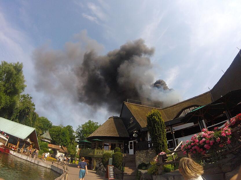 Nach einem Brand im Europa-Park in Rust öffnete der Park am Tag darauf wieder. Einzig der Brandbereich blieb vorerst gesperrt. Nach einem Brand im Europa-Park in Rust öffnete der Park am Tag darauf wieder. Einzig der Brandbereich blieb vorerst gesperrt.