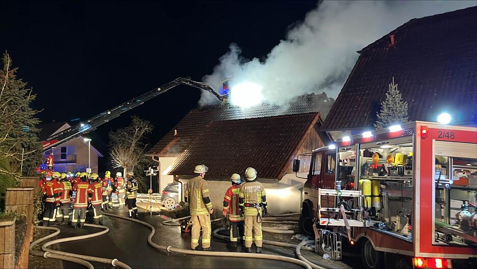 In der Kommune im Hohenlohekreis brannte ein Einfamilienhaus. In der Kommune im Hohenlohekreis brannte ein Einfamilienhaus.