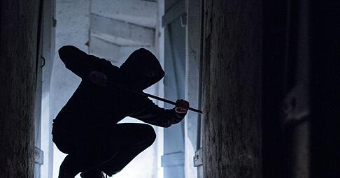 Zu einem Einbruch in Erlenbach-Binswangen sucht die Polizei Zeugen.