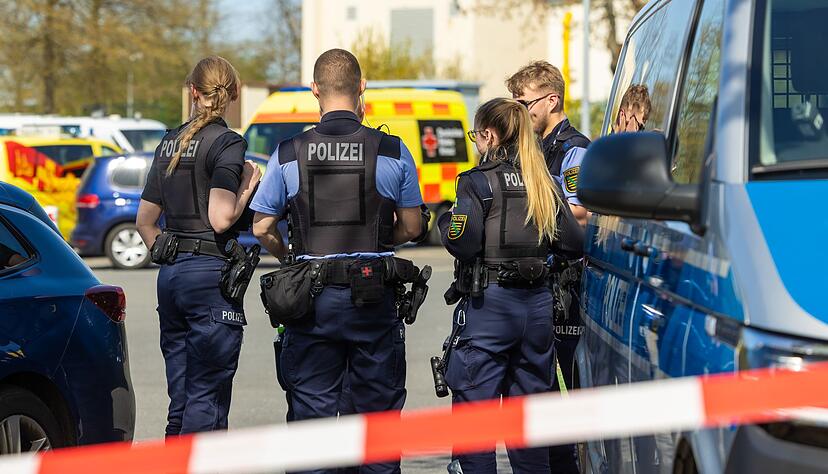 Am Dienstagmittag waren Hinweise auf Sch&uuml;sse per Notruf eingegangen. Die Polizei ordnete dies den Angaben zufolge als lebensbedrohliche Einsatzlage ein.