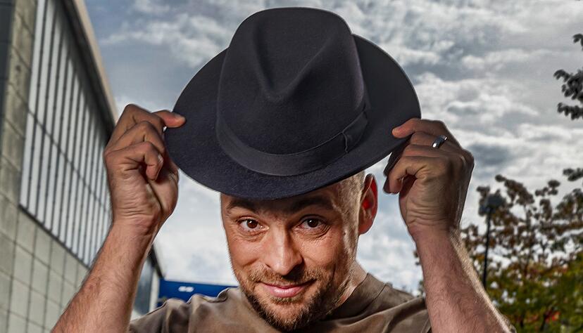 Max Mutzke in der Kulisse der RTL-Fernsehserie «Unter Uns». Max Mutzke in der Kulisse der RTL-Fernsehserie «Unter Uns».