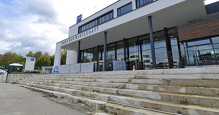 Nicht nur die Treppe vor dem Haus der Wirtschaft der IHK war lange eine Baustelle. Auch intern wurde zuletzt einiges umgestellt.
Foto: Archiv/ Mugler