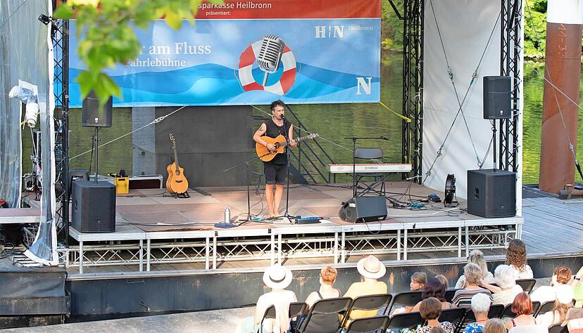 &bdquo;Es ist so sch&ouml;n hier mit euch&ldquo;: Der geb&uuml;rtige Heilbronner Benedikt Ruchay alias Benne spielt am Donnerstagabend Songs aus seinen vier Studioalben.