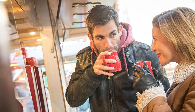 Für Punsch gibt es keine gesetzlich festgelegte Rezeptur - anders als bei Glühwein.