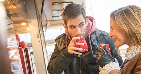 Für Punsch gibt es keine gesetzlich festgelegte Rezeptur - anders als bei Glühwein.