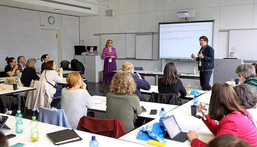 Mehr als 60 Workshops, Vorträge und Gesprächsrunden waren für die 1000 Teilnehmer im Angebot. Mehr als 60 Workshops, Vorträge und Gesprächsrunden waren für die 1000 Teilnehmer im Angebot.