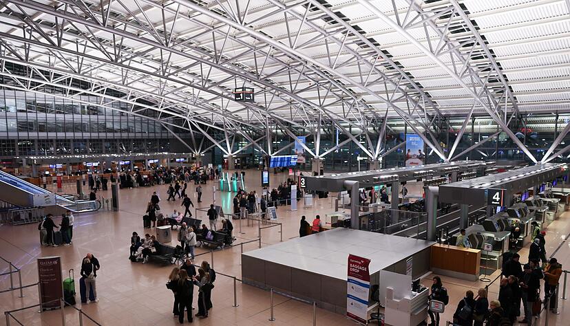 Nach dem Warnstreik lief der Betrieb an den Flughäfen - hier in Hamburg - wieder an. Nach dem Warnstreik lief der Betrieb an den Flughäfen - hier in Hamburg - wieder an.