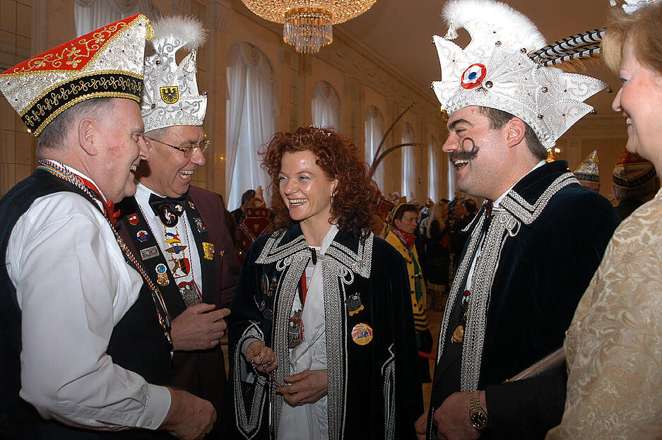 2004: Narrenempfang der Carneval Gesellschaft Heilbronn CGH bei Ministerpräsidenten Erwin Teufel in Stuttgart. 2004: Narrenempfang der Carneval Gesellschaft Heilbronn CGH bei Ministerpräsidenten Erwin Teufel in Stuttgart.