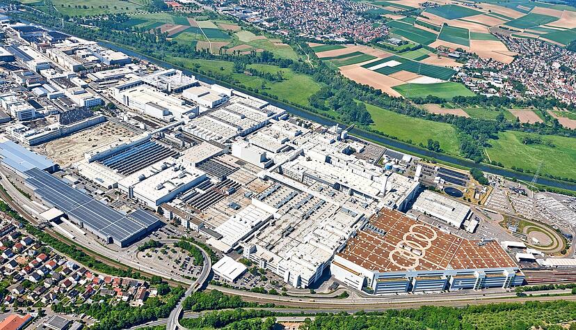 Ab 2024 erwartet man in Neckarsulm angesichts neuer Verbrennermodelle eine deutlich höhere Auslastung. Was aber nach wie vor fehlt, ist die Zusage für zwei geplante Elektroautos − unter anderem für den Nachfolger des Flaggschiffs A8.
Foto: Audi