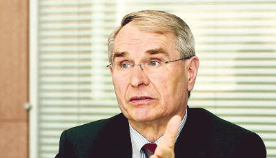 Gerhard Sturms Triebfeder ist der „Hunger nach mehr“, den er mit seinen Schulkameraden und Unternehmerkollegen Reinhold Würth und Albert Berner teilt. „Ich wollte mir unbedingt mal selbst Dinge leisten können.“
Foto: EBM-Papst Gerhard Sturms Triebfeder ist der „Hunger nach mehr“, den er mit seinen Schulkameraden und Unternehmerkollegen Reinhold Würth und Albert Berner teilt. „Ich wollte mir unbedingt mal selbst Dinge leisten können.“
Foto: EBM-Papst