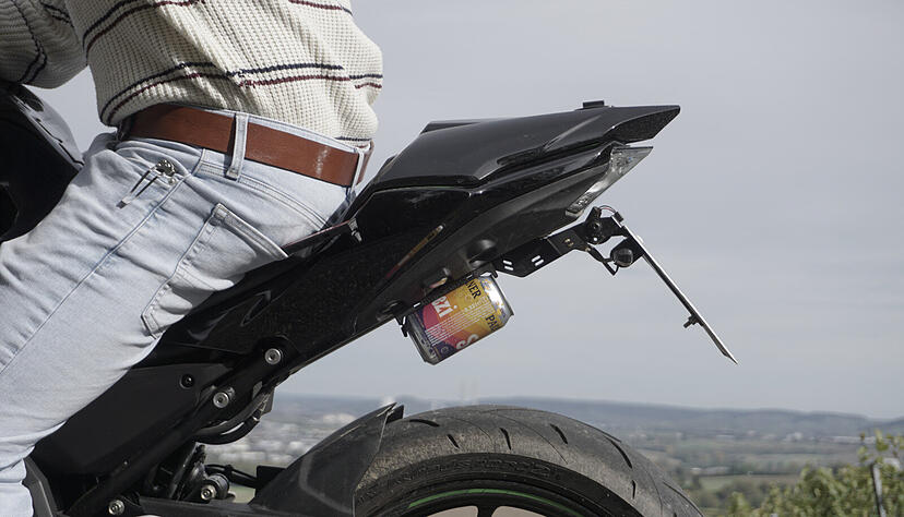 Lane Switch verkauft Dosenhalter f&uuml;r Motorr&auml;der.