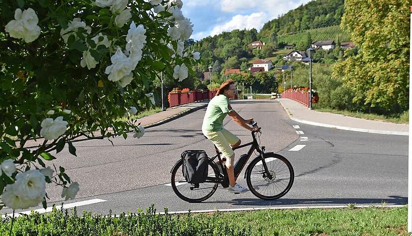 &Uuml;ber die Kocherbr&uuml;cke in Forchtenberg m&uuml;ssen sich Radfahrer den Weg mit dem motorisierten Verkehr teilen. Das gibt Abzug in der Bewertung des Sterne-Radwegs.