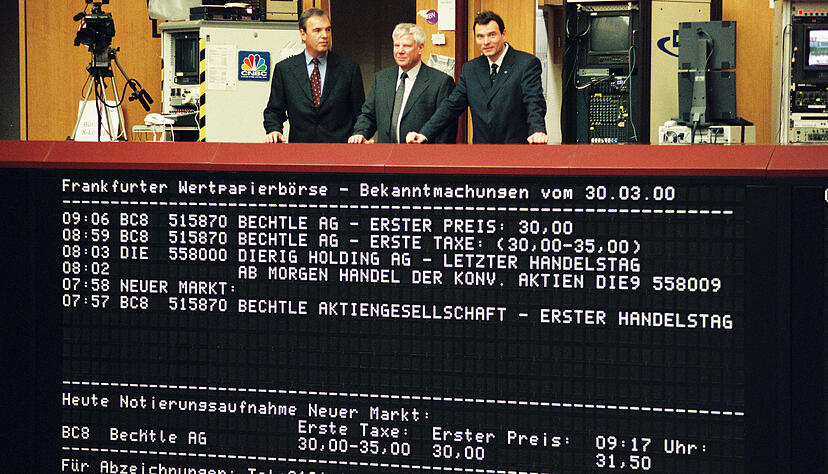 Ralf Klenk und Gerhard Schick (von rechts) im Augenblick der ersten Kursnotierung der Bechtle-Aktie im Jahr 2000. Ralf Klenk und Gerhard Schick (von rechts) im Augenblick der ersten Kursnotierung der Bechtle-Aktie im Jahr 2000.
