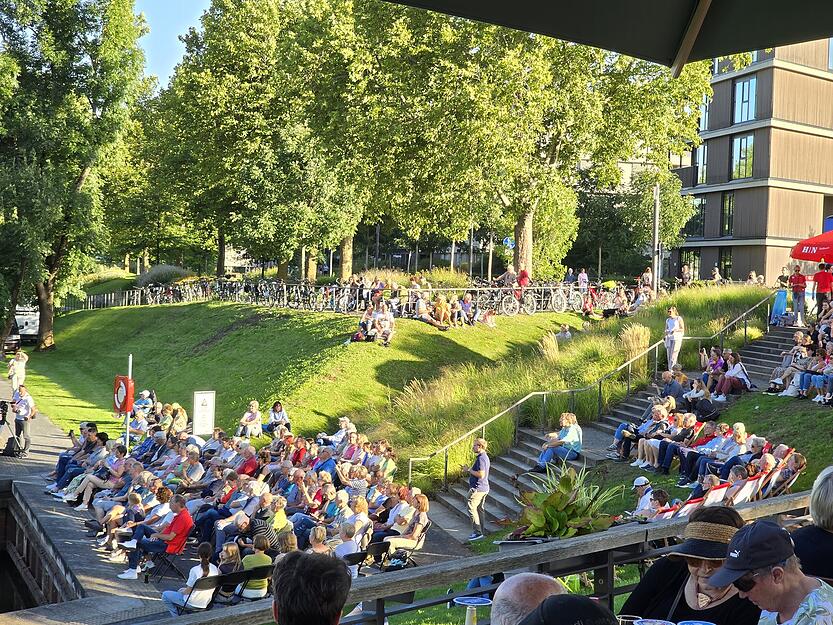 Auch mittwochs finden im August Veranstaltungen am Neckarufer statt. Auch mittwochs finden im August Veranstaltungen am Neckarufer statt.