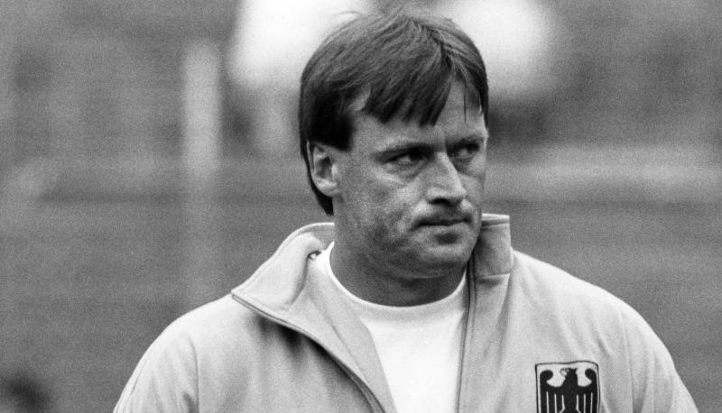 Diskuswerfer Wolfgang Schmidt 1988 beim deutsch-deutschen Leichtathletik-L&auml;nderkampf.