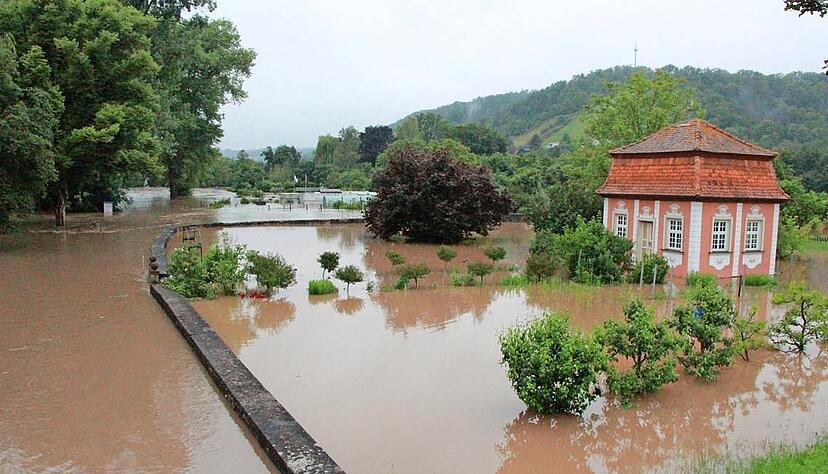 Das Forchtenberger Teehaus als Wasserschloss im Juni 2024: Leider kein seltener Anblick, denn das historische Häuschen hat schon viele Hochwasser erlebt. Das Forchtenberger Teehaus als Wasserschloss im Juni 2024: Leider kein seltener Anblick, denn das historische Häuschen hat schon viele Hochwasser erlebt.