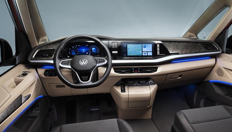 Auch bei VW schreitet die Digitalisierung weiter voran. Daher befindet sich im Cockpit des Multivan T7 nun auch ein Head-up-Display.