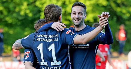 Vier Tage vor seinem Herzstillstand lächelte Marco Romano beim 4:1-Sieg der Sport-Union Neckarsulm über die TSG Backnang in die Kamera unseres Fotografen Ralf Seidel. Sein Ziel ist nun die Rückkehr aufs Spielfeld. 
Foto: Archiv/Seidel.
