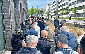 Am 1. Mai bildeten sich vor den Wahlurnen lange Schlangen.
Foto: Seval Tinkilic Am 1. Mai bildeten sich vor den Wahlurnen lange Schlangen.
Foto: Seval Tinkilic
