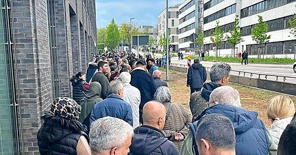 Am 1. Mai bildeten sich vor den Wahlurnen lange Schlangen.
Foto: Seval Tinkilic Am 1. Mai bildeten sich vor den Wahlurnen lange Schlangen.
Foto: Seval Tinkilic