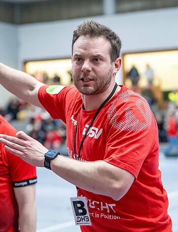Hat mit der SG Schozach-Bottwartal bis "mindestens Mai 2027" verl&auml;ngert: Timo Stauch, Trainer der Oberliga-M&auml;nner.