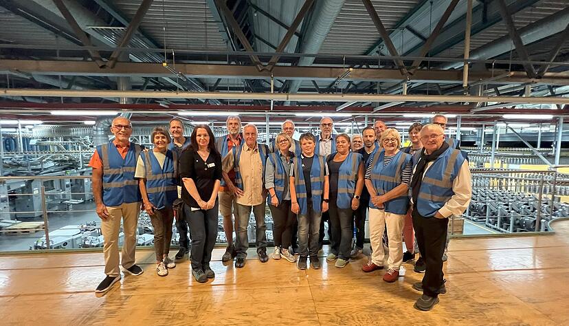 Gruppenbild mit Damen: Die Teilnehmer der Druckhausführung, die im Rahmen des Heilbronner-Stimme-Lesersommers 2025 angeboten wurde.