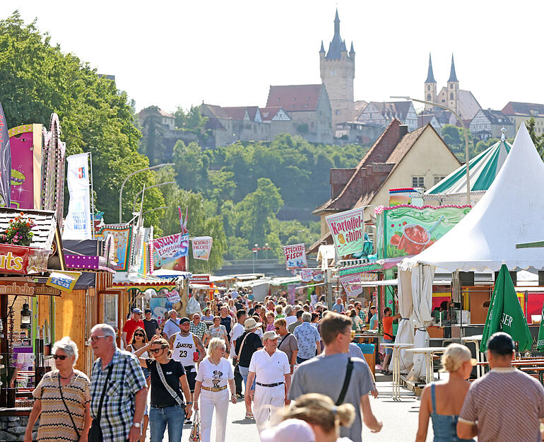 Tradition und Volksfestatmosphäre treffen aufeinander. Tradition und Volksfestatmosphäre treffen aufeinander.