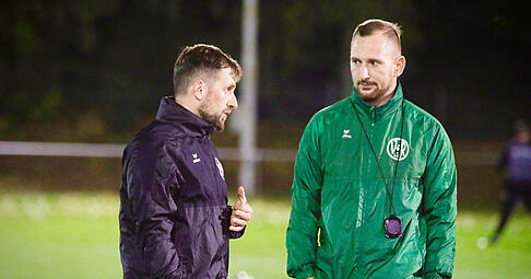 Trainer Manuel Fischer (rechts) hat den offiziellen Trainingsauftakt f&uuml;r Hakan Kutlu und die anderen Spieler des VfR Heilbronn auf 20. Januar terminiert.
