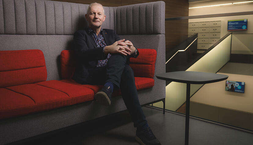 Olaf K&ouml;ller spricht &uuml;ber "Tablets f&uuml;r alle" in Heilbronn.