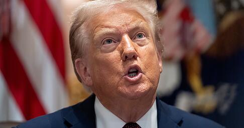US-Präsident Donald Trump hat angekündigt, eine Klage gegen die Zeitung "New York Times" einzureichen. US-Präsident Donald Trump hat angekündigt, eine Klage gegen die Zeitung "New York Times" einzureichen.
