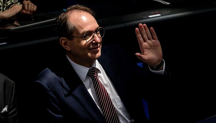 Im Bundestag warb Bundesinnenminister Alexander Dobrindt (CSU) am Donnerstag um Zustimmung zum neuen Bundespolizeigesetz. (Archivfoto)