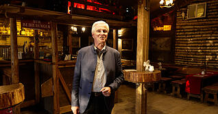 Stimme-Chefredakteur Uwe Ralf Heer hat sich im Heilbronner Winterdorf umgesehen. Auf dem Food-Court-Gelände startet am Freitag die Saison.