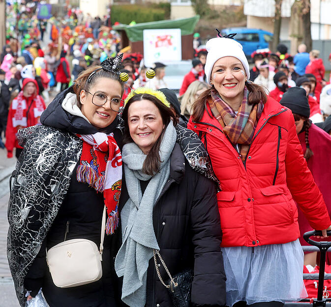 Mit kreativen Mottos und aufwendig gestalteten Kost&uuml;men pr&auml;sentieren sich die Vereine.