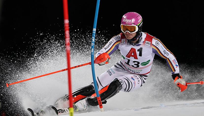 Linus Stra&szlig;er kommt beim Slalom von Schladming nicht ins Ziel.