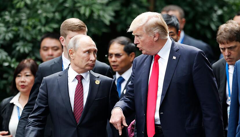 Der russische Pr&auml;sident Wladimir Putin und US-Pr&auml;sident Donald Trump wollen bei ihrem Gipfel &uuml;ber den Ukraine-Krieg sprechen. (Archivbild)